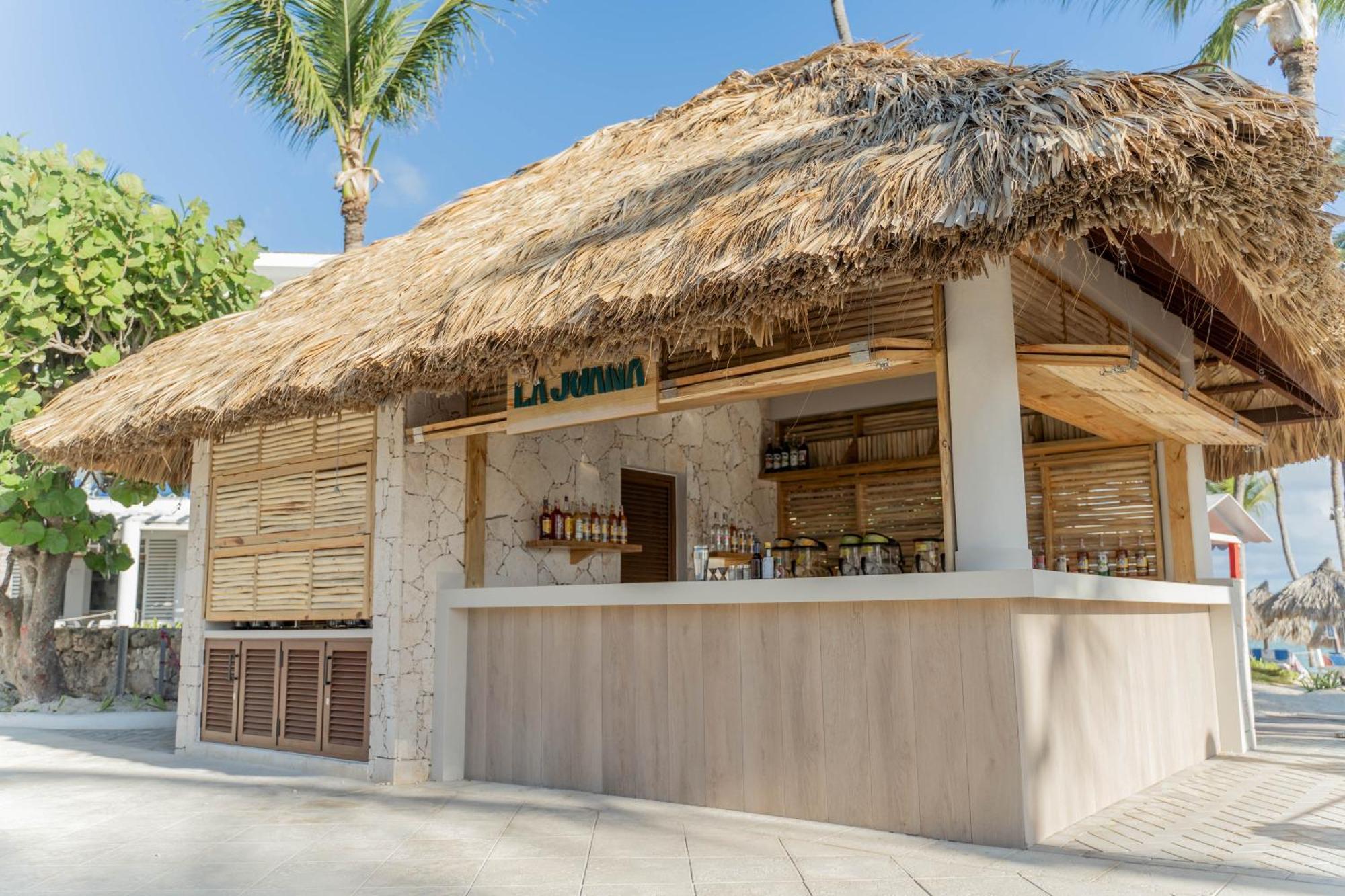 Bahia Principe Grand Punta Cana - All Inclusive Esterno foto The bar at the beach