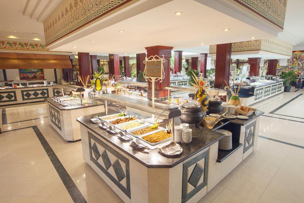 Bahia Principe Grand Punta Cana - All Inclusive Esterno foto A buffet at a hotel